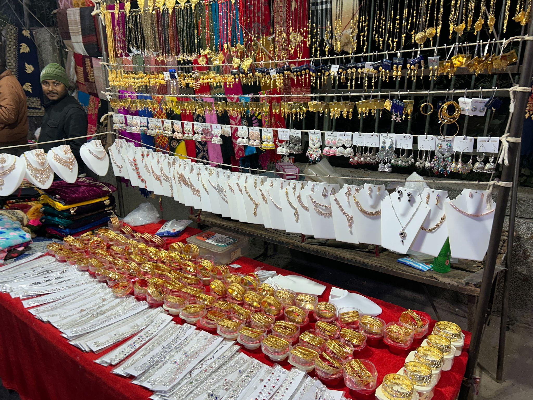 インドのバザールのアクセサリー